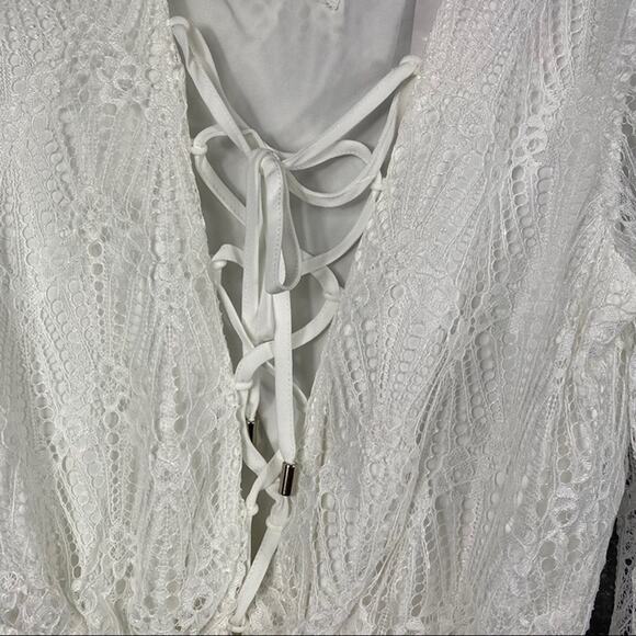 Sugar + Lips lace up lace long sleeve romper - Picture 4 of 12